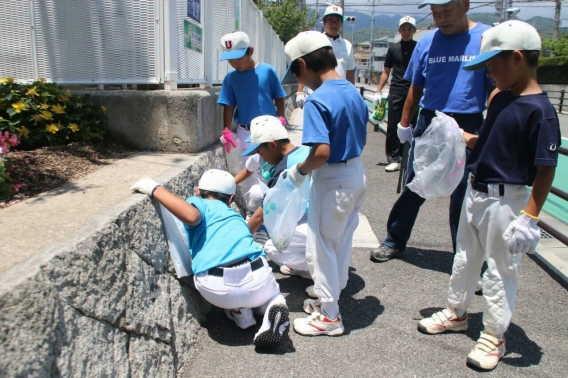 魚崎小学校周辺の清掃